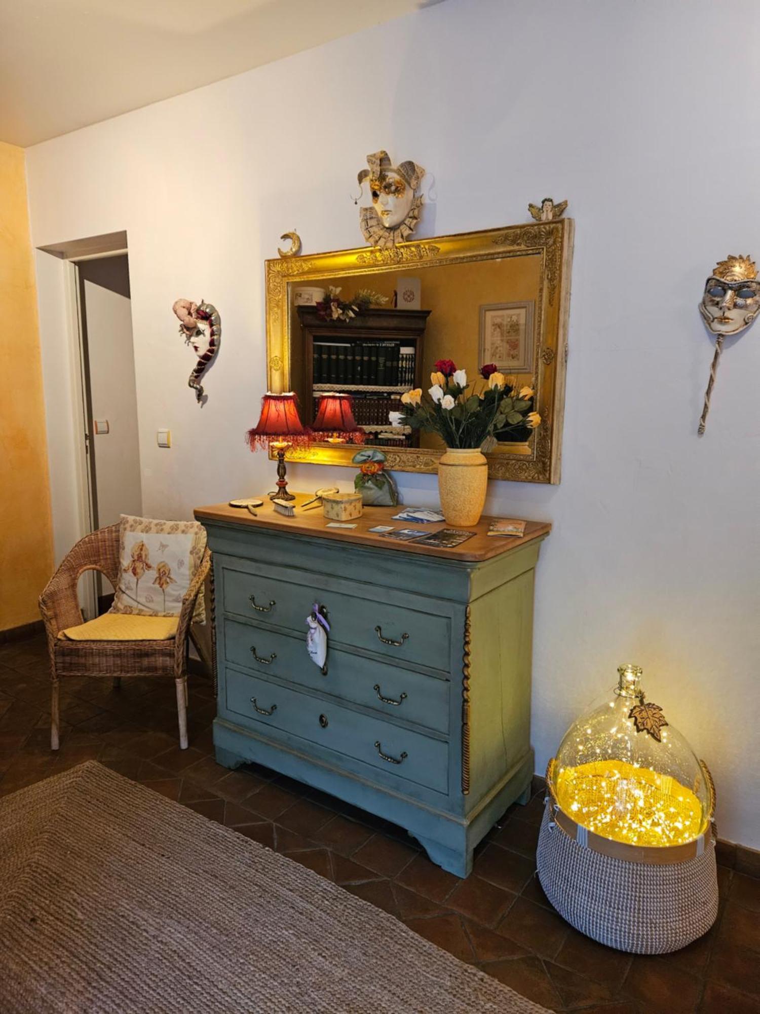 Bastide Des Oliviers Bed & Breakfast Мустие Сен Мари Екстериор снимка