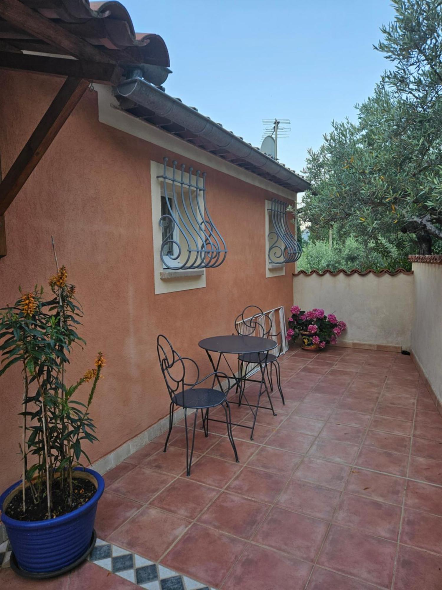 Bastide Des Oliviers Bed & Breakfast Мустие Сен Мари Екстериор снимка