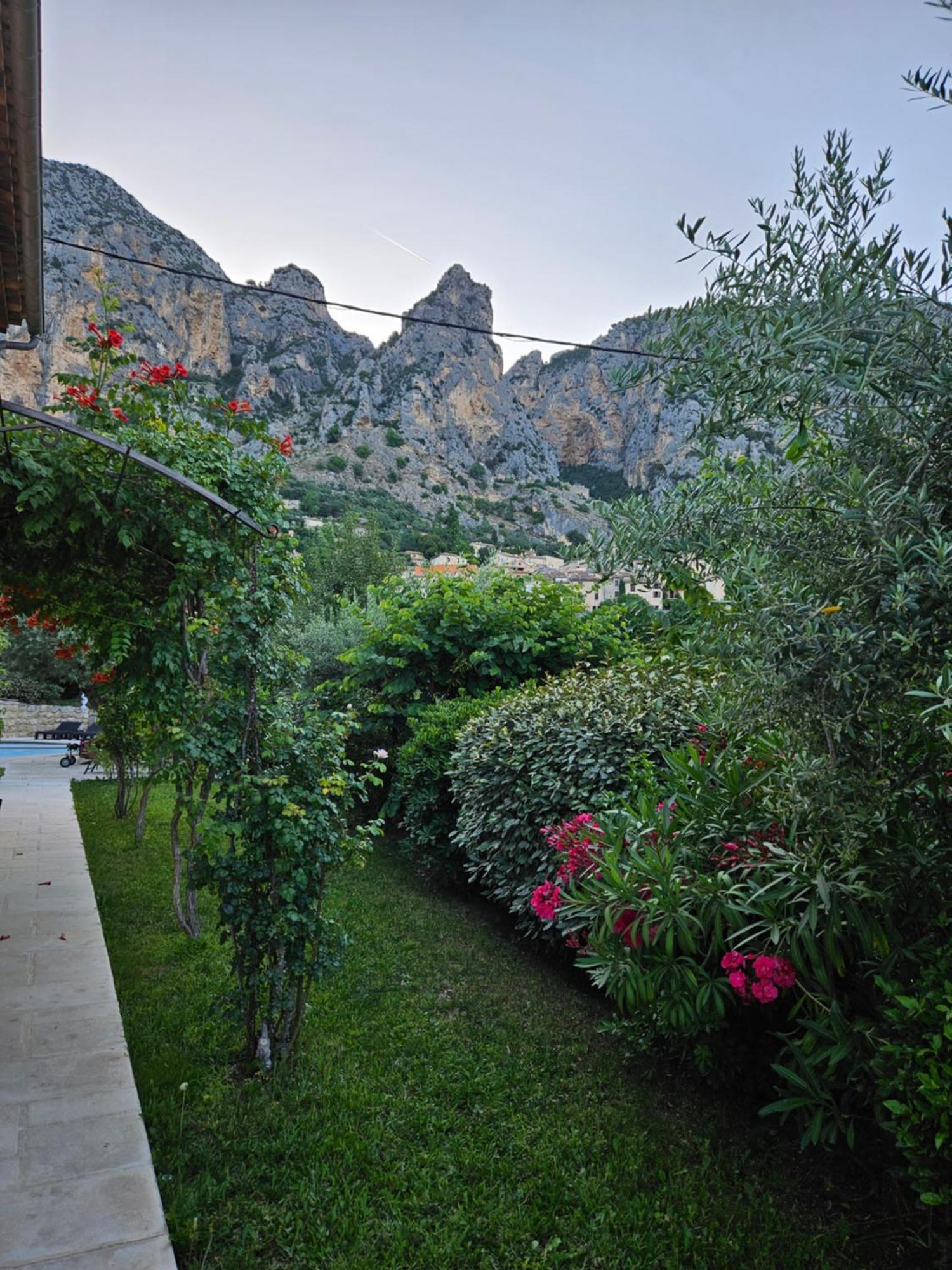 Bastide Des Oliviers Bed & Breakfast Мустие Сен Мари Екстериор снимка